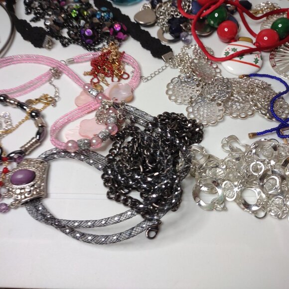 Lot Of Over 50 Necklaces - Picture 8 of 16